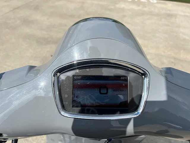 Piaggio - gts 300 - motorfiets - afbeelding 2 van  14