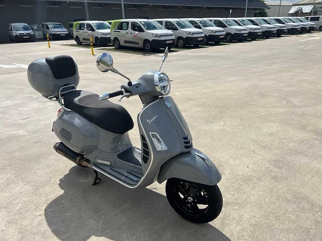 Piaggio - gts 300 - motorfiets - afbeelding 11 van  14