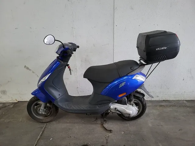 Piaggio scooter - afbeelding 1 van  8