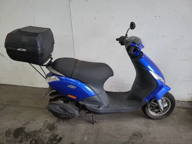 Piaggio scooter - afbeelding 8 van  8