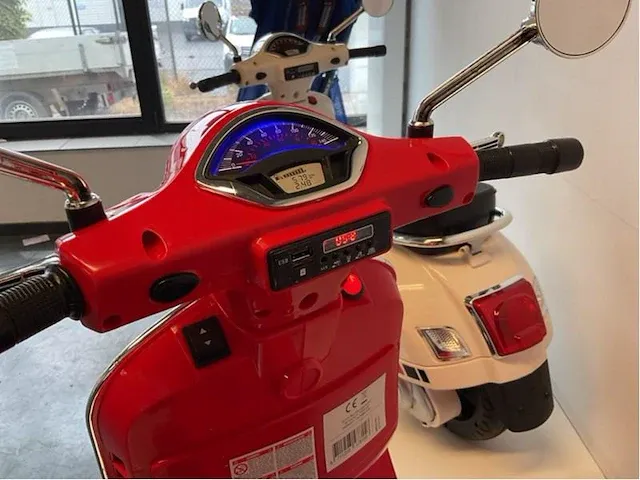 Piaggio vespa kids e-scooter (10x) - afbeelding 10 van  12