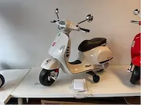 Piaggio vespa kids e-scooter (10x) - afbeelding 1 van  11