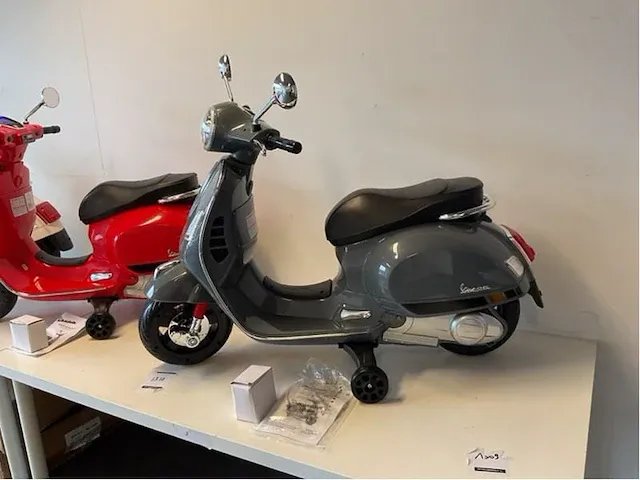 Piaggio vespa kids e-scooter (10x) - afbeelding 3 van  10