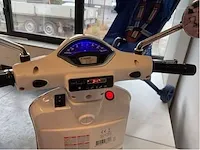 Piaggio vespa kids e-scooter - afbeelding 4 van  10