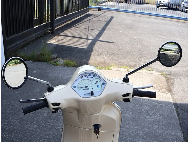 Piaggio vespa lx125 - zapm4430000029104 - 2006 - afbeelding 23 van  25
