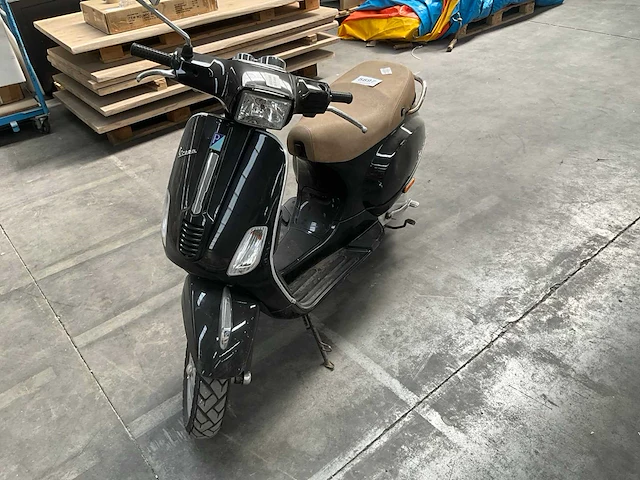 Piaggio vespa scooter - afbeelding 6 van  12