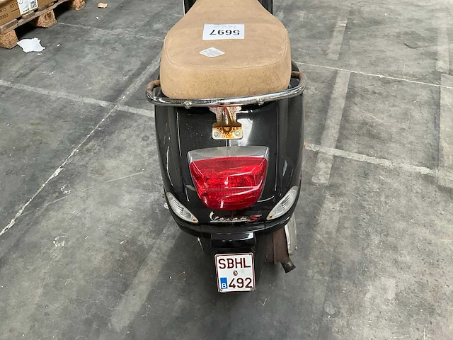 Piaggio vespa scooter - afbeelding 7 van  12