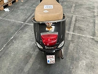 Piaggio vespa scooter - afbeelding 7 van  12