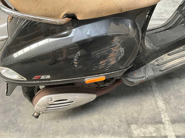 Piaggio vespa scooter - afbeelding 8 van  12