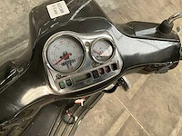Piaggio vespa scooter - afbeelding 11 van  12