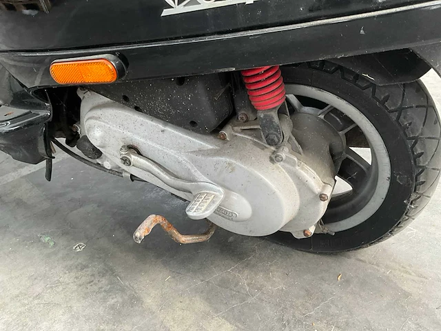 Piaggio vespa scooter - afbeelding 12 van  12