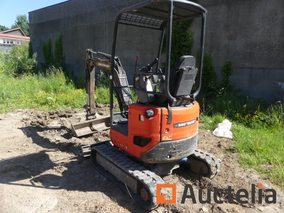 Pick-up vrachtwagen, minigraafmachines, hoogwerker, vloerreinigers, gereedschap