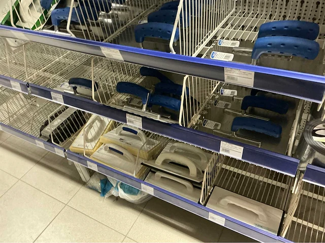 Pinguïn voegers, truwelen, chapeijzers, plakspanen, schuurborden, spatels en spackmessen - afbeelding 1 van  4
