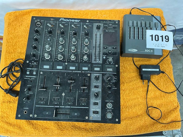 Pioneer djm-700 4-kanaals mixer - afbeelding 1 van  4