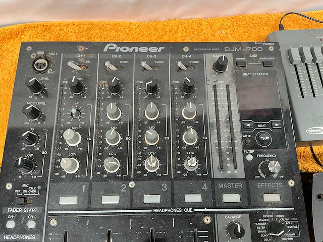 Pioneer djm-700 4-kanaals mixer - afbeelding 2 van  4