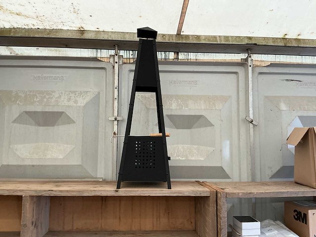 Piramide vuurkorf. - afbeelding 1 van  2