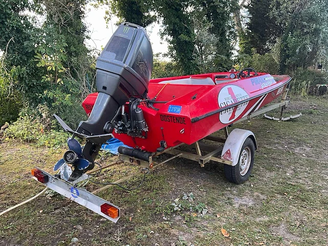 Piranha racing speedboot op trailer - afbeelding 28 van  32