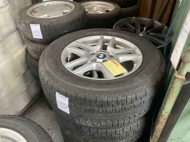 Pirelli autoband met velg (4x) - afbeelding 2 van  2