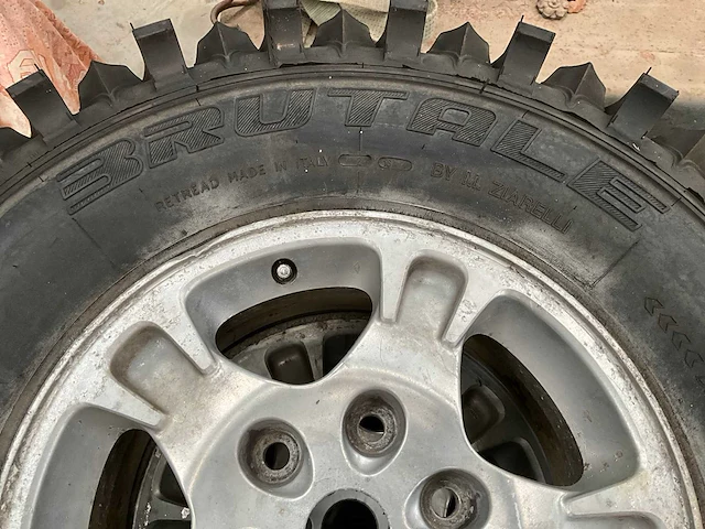 Pirelli brutale banden met velg 4x4 m+s (x4) - afbeelding 3 van  6