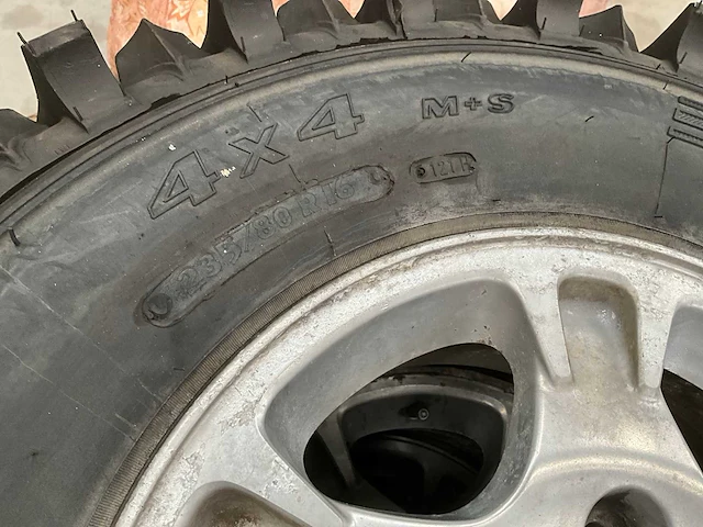 Pirelli brutale banden met velg 4x4 m+s (x4) - afbeelding 4 van  6