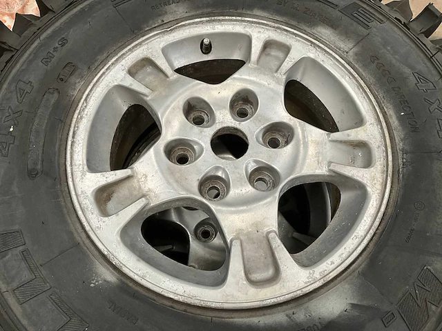 Pirelli brutale banden met velg 4x4 m+s (x4) - afbeelding 5 van  6