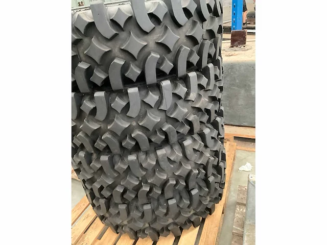 Pirelli brutale banden met velg 4x4 m+s (x4) - afbeelding 6 van  6