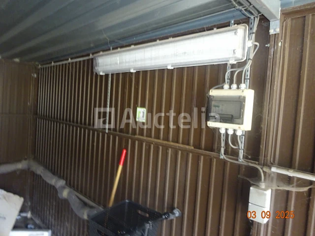 Plaatstalen garage met elektrische deur - afbeelding 1 van  6
