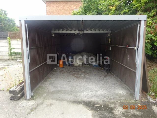 Plaatstalen garage met elektrische deur - afbeelding 2 van  6