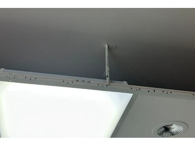 Plafond met lampen - afbeelding 2 van  3
