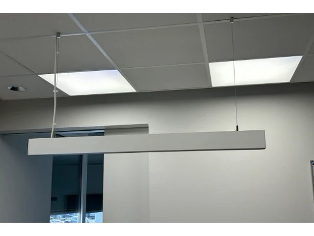 Plafond met lampen - afbeelding 3 van  3