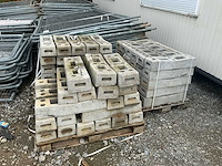 Plaka buis solutions. hekken en betonvloeren. bouw- en bevestigingsmateriaal - afbeelding 1 van  8