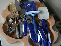 Plank met div keukenmateriaal - afbeelding 1 van  3