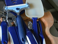 Plank met div keukenmateriaal - afbeelding 2 van  3