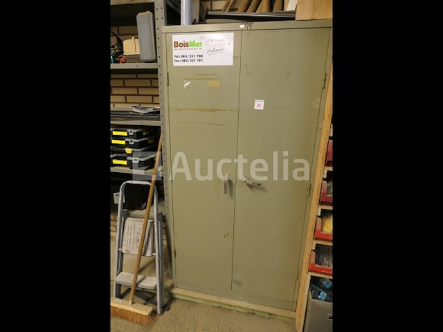 Planken + 2 metalen kasten met inhoud - afbeelding 4 van  9