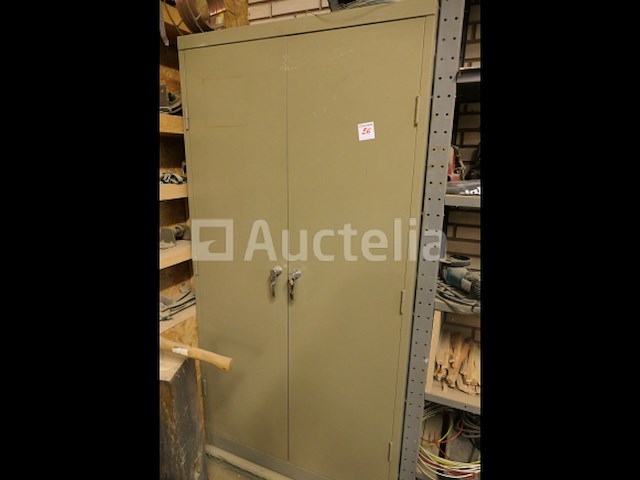 Planken + 2 metalen kasten met inhoud - afbeelding 9 van  9