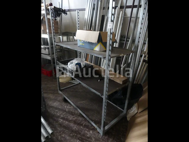 Planken met inhoud en trolley - afbeelding 5 van  12