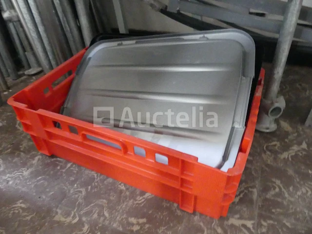 Planken met inhoud en trolley - afbeelding 7 van  12
