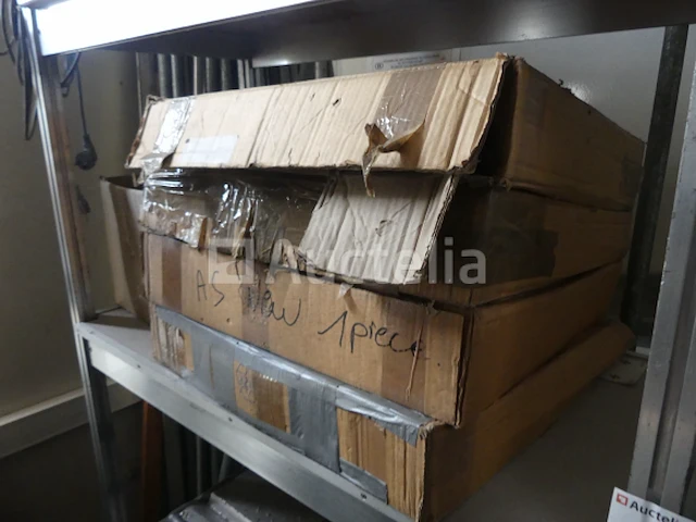 Planken met inhoud en trolley - afbeelding 8 van  12