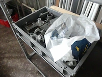 Planken met inhoud en trolley - afbeelding 11 van  12