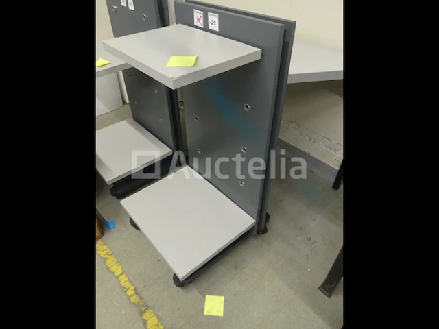 Planken op wielen en trapeziumvormige tafel - afbeelding 1 van  7