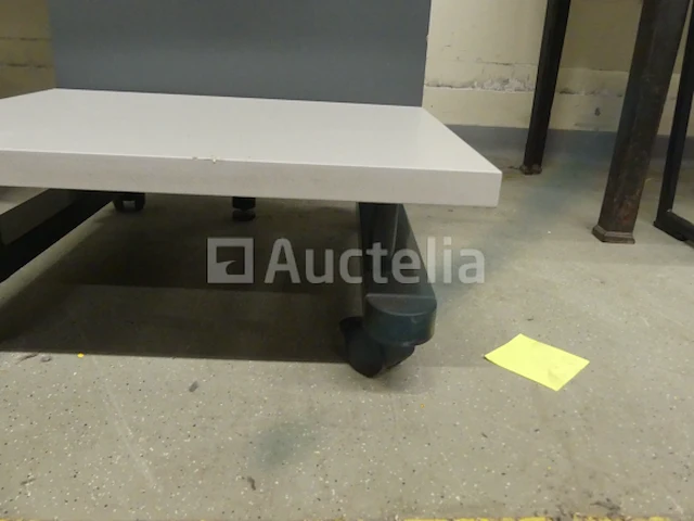 Planken op wielen en trapeziumvormige tafel - afbeelding 4 van  7