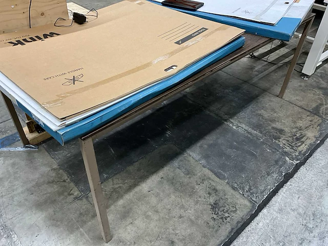 Plannenkast en 2 werktafels - afbeelding 4 van  16
