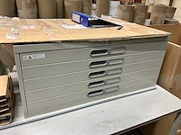 Plannenkast en 2 werktafels - afbeelding 1 van  16