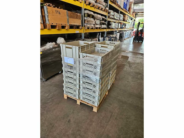 Plastibac - euronorm - stacking crates (31x) - afbeelding 1 van  2