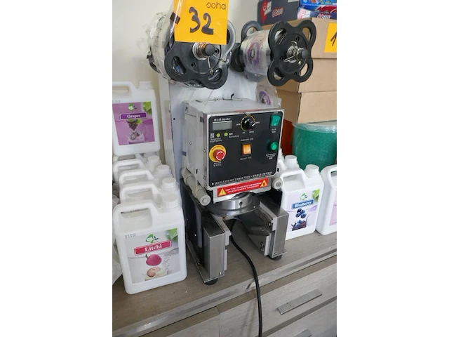 Plastic bekertjes afsluitmachine jiuzhou - afbeelding 1 van  4