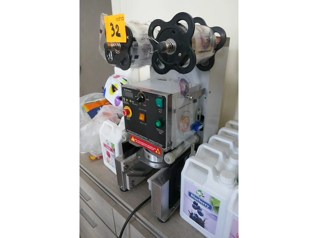 Plastic bekertjes afsluitmachine jiuzhou - afbeelding 2 van  4