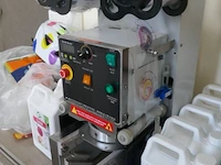 Plastic bekertjes afsluitmachine jiuzhou - afbeelding 2 van  4
