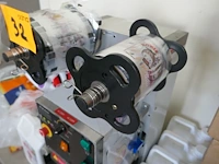 Plastic bekertjes afsluitmachine jiuzhou - afbeelding 3 van  4