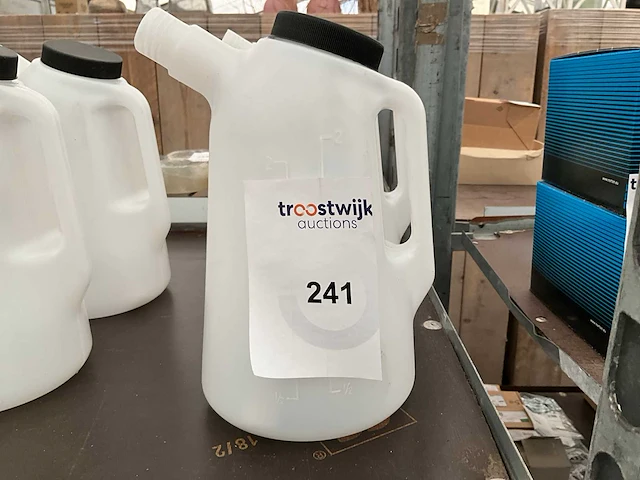 Plastic oliekan,inhoud 2 liter. (2x) - afbeelding 1 van  1