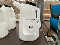Plastic oliekan,inhoud 2 liter. (2x) - afbeelding 1 van  1
